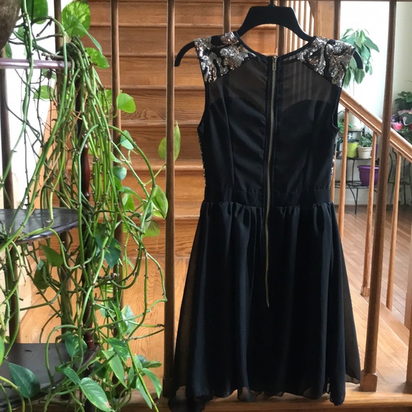 Black dress - Picture 3 of 4